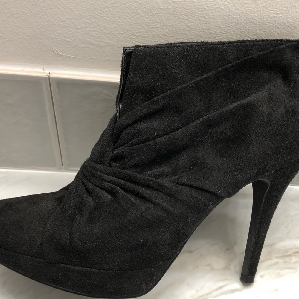 Womens Metaphor brand high heel bootie size 8 M
